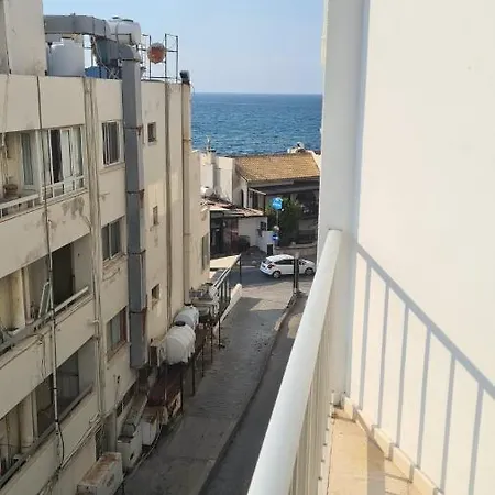 Center * Kyrenia (Northern Cyprus)